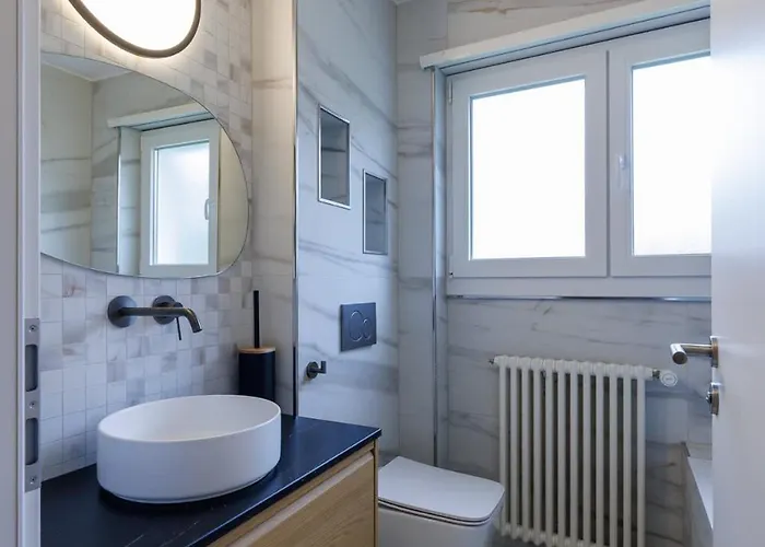 Luxe With Views Private Balcony Apartment *