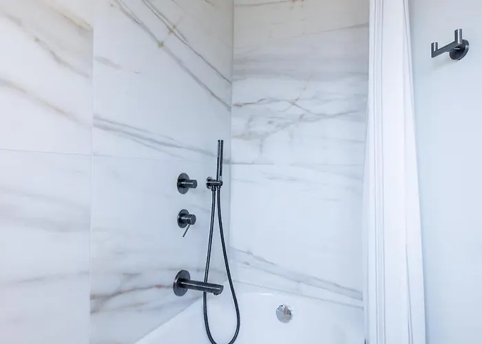 Luxe With Views Private Balcony 公寓 *